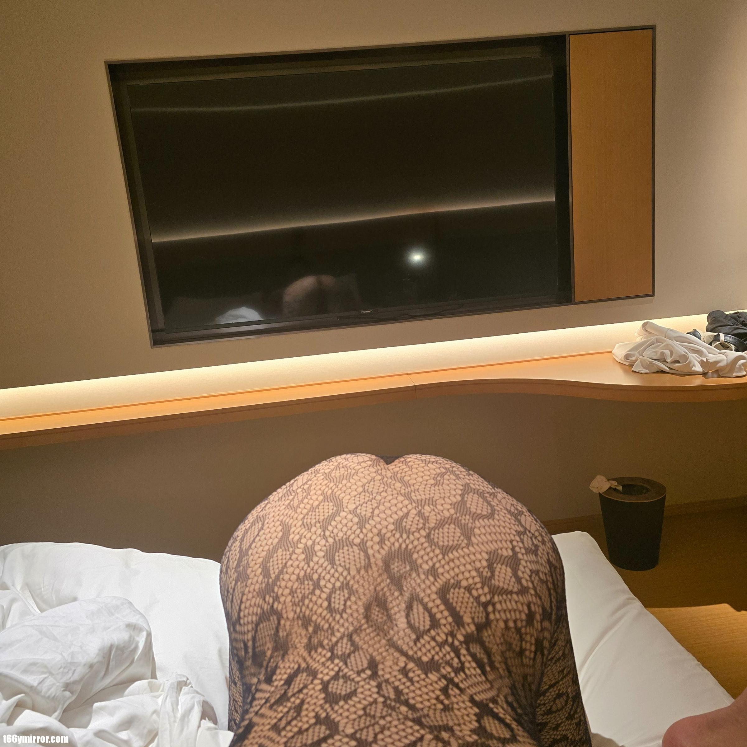 1 (22)